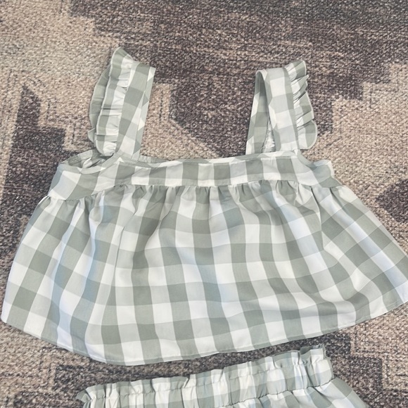 Adorable never worn set! Green and white checkered print! - Picture 2 of 3